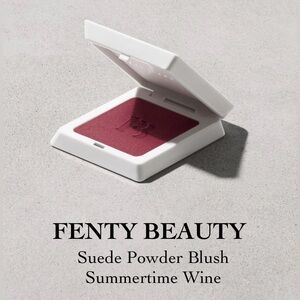 FENTY CHEEKS SUEDE POWDER BLUSH
Summertime Wine, 4g / 0.14 fl oz